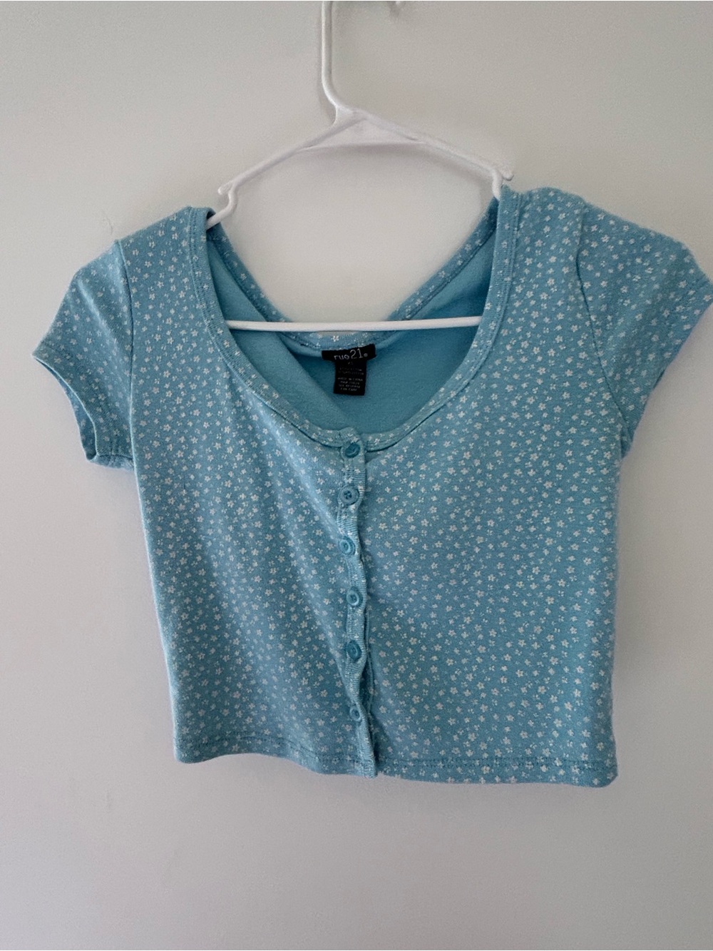 Rue21 Baby Blue Floral Button-Front Crop Tee